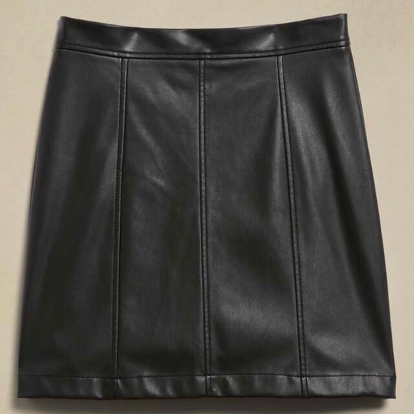Banana Republic Rocca Vegan Leather Mini Skirt - Black, size 2 - Picture 1 of 5